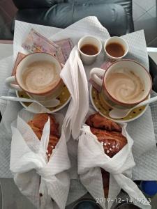 Zestaw do parzenia kawy i herbaty w obiekcie Hotel Napoleon-Cuore