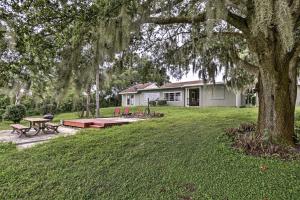 Gallery image of Historic Lakefront Gem about 6 Mi to Bok Tower Gardens in Lake Wales