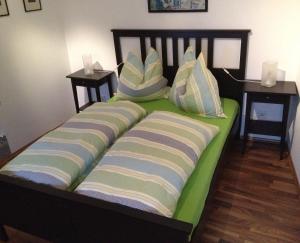 Ein Bett oder Betten in einem Zimmer der Unterkunft Haus Tischler Ferienwohnungen