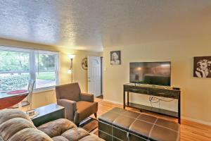 Fotografie z fotogalerie ubytování Lake Erie Unit with Fire Pit 30 Mi to Cedar Point! v destinaci Amherst