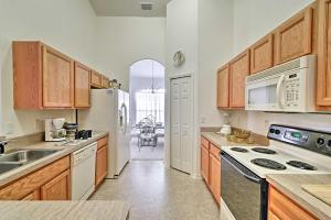 Fotografie z fotogalerie ubytování 5 Mi to Weeki Wachee Park! Family Home with Backyard v destinaci Spring Hill