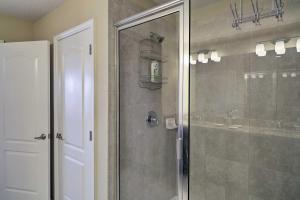 Ένα μπάνιο στο 4 Mi to Dtwn Home with Pool Access in Sanford +16 φωτογραφίες