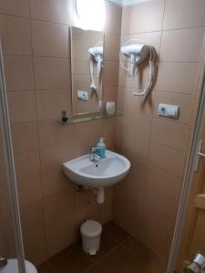 Kúpeľňa v ubytovaní Első Fecske apartmanok