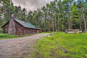 Photo de la galerie de l'établissement Award-Winning Log Cabin, Top 5 in New England!, à Londonderry