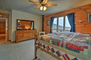Schlafzimmer mit einem Bett und einem Deckenventilator in der Unterkunft Spacious Gilford Retreat with Deck 2 Mi to Skiing! in Gilford