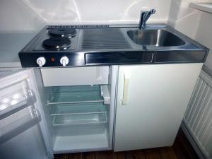 a small kitchen with a sink and a stove at Ferienwohnung Berlin Tiergarten in Berlin