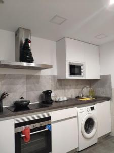 A kitchen or kitchenette at Cozy Apartment Malasaña FREE Parking Még 5 kép