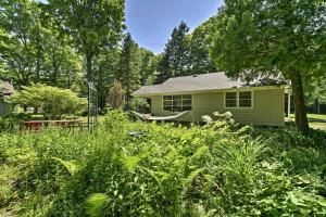a yellow house with a picnic table in the yard at Ephraim Vacation Rental - 3 Mi to Fish Creek Beach in Ephraim