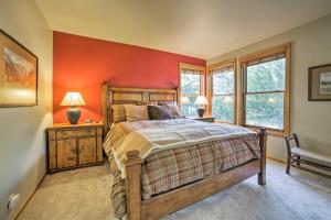 a bedroom with a bed and a red wall at Mammoth Lakes Vacation Rental with Community Hot Tub in Mammoth Lakes