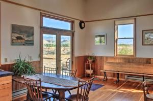 Χώρος καθιστικού στο Converted Historic Schoolhouse with Views!