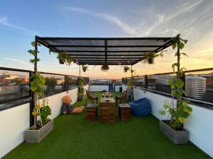 a balcony with a table and chairs on a roof at Backpack Hostel in Chiang Rai