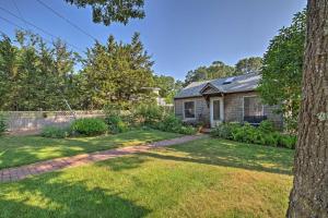 Gallery image of Cute East Hampton Cottage with Patio - Walk to Beach in East Hampton