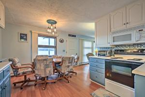 Gallery image of Rose Lake Waterfront Cabin Fire Pit, Dock and Boats in Le Roy