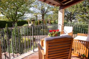 A balcony or terrace at Ca' le cerque, villa surrounded by the Marche nature