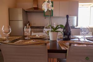 A kitchen or kitchenette at Ca' le cerque, villa surrounded by the Marche nature