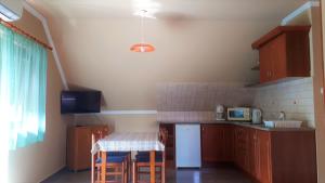 Gallery image of Nefelejcs Fagyizó és Apartmanház in Kistolmács