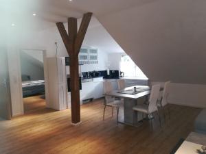 a kitchen and dining room with a table and chairs at Diti Apartment in Lottstetten