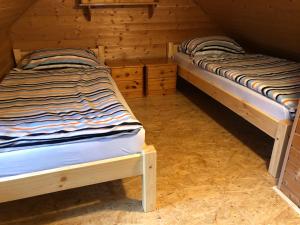 Rúm í herbergi á Einser Hütte GesbR - Selbstversorgerhaus für 7 Personen
