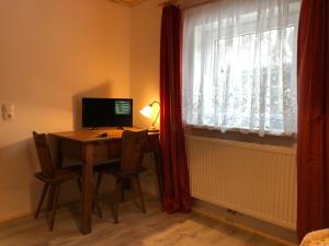 Sjónvarps- og/eða afþreyingartæki á Einser Hütte GesbR - Selbstversorgerhaus für 7 Personen