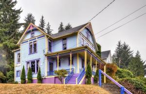 Gallery image of Astoria Painted Lady Historic Apt with River View! in Astoria, Oregon