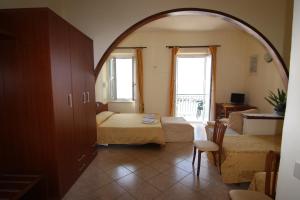 a room with a room with two beds and a table at Viviani Raffaella in Monterosso al Mare