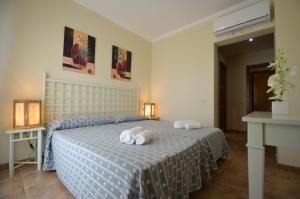 a bedroom with a bed with two towels on it at Apartamentos Solmares in Isla Canela