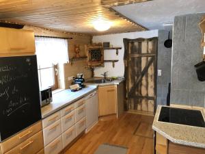 Küche/Küchenzeile in der Unterkunft Einser-Hütte Selbstversorgerhaus für 7 Personen