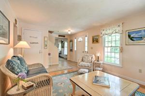 Gallery image of Marthas Vineyard Home with Deck - Walk Downtown! in Edgartown