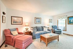 Gallery image of Marthas Vineyard Home with Deck - Walk Downtown! in Edgartown +16 photos