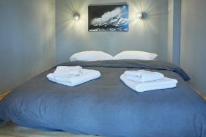 Posteľ alebo postele v izbe v ubytovaní Art Luxury Designer Apartment