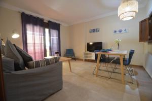 Część wypoczynkowa w obiekcie Apartamentos Punta Canela
