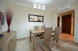 Część wypoczynkowa w obiekcie Apartamentos Punta Canela