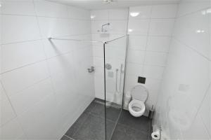 Um banheiro em Bahia Apartments & Diving