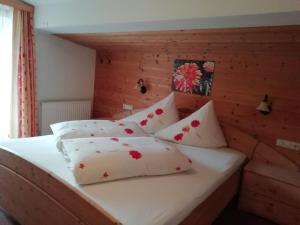 Łóżko lub łóżka w pokoju w obiekcie Ferienwohnung Angererhof