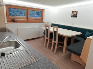Kuchnia lub aneks kuchenny w obiekcie Ferienwohnung Angererhof