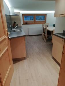Kuchnia lub aneks kuchenny w obiekcie Ferienwohnung Angererhof