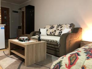 Istumisnurk majutusasutuses Apartmani Sredojevic