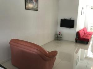 TV a/nebo společenská místnost v ubytování Island Hostel Bayan Lepas Airport