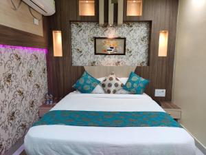 HOTEL CENTRAL SQUARE "A Couple Friendly Hotel"客房内的一张或多张床位