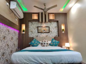 HOTEL CENTRAL SQUARE "A Couple Friendly Hotel"客房内的一张或多张床位