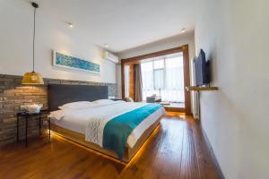 Llit o llits en una habitació de Xi'an Travelling with Hotel South Gate