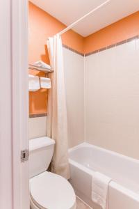 Ванная комната в OYO Hotel Channelview I-10