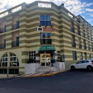 a building with a car parked in front of it at Ele Andarax in Aguadulce