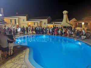 Bazén v ubytování Mediterranean Blue nebo v jeho okolí