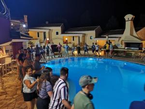 Bazén v ubytování Mediterranean Blue nebo v jeho okolí