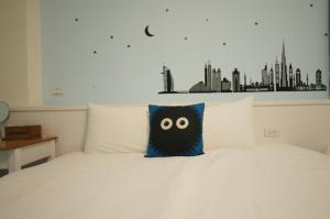 Tempat tidur dalam kamar di Com Inn-花蓮後車站電梯停車場