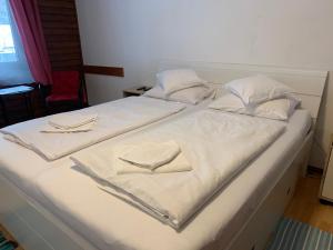 Postel nebo postele na pokoji v ubytování Klammer Gasthof
