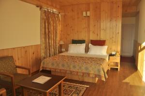 Postel nebo postele na pokoji v ubytování Vatsalyam Home Stay