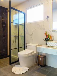 Ванная комната в Peranakan House - SHA Plus
