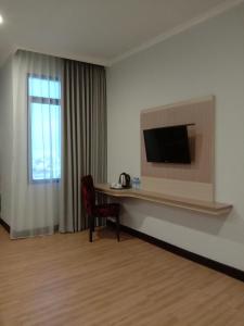 TV a/nebo společenská místnost v ubytování GiiA Sanno Hotel Pluit + 20 fotografií